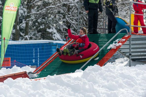 Piste tubing